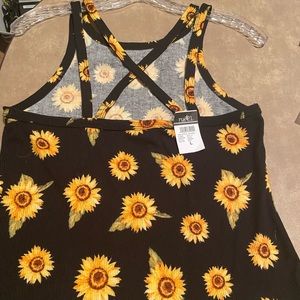 Rue21 NWT Cropped Tank Top with Sunflowers🧡
